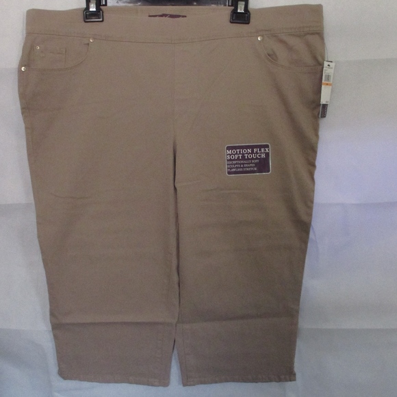 gloria vanderbilt avery capri